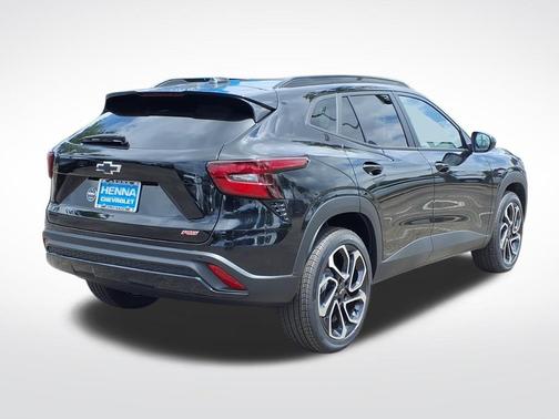 Mosaic Black Metallic 2026 Chevrolet Trax FWD 2RS