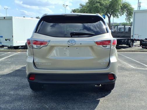 Gold 2014 Toyota Highlander XLE