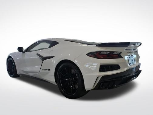 Arctic White 2027 Chevrolet Corvette Grand Sport