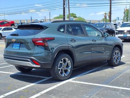 2025 Chevrolet Trax LT