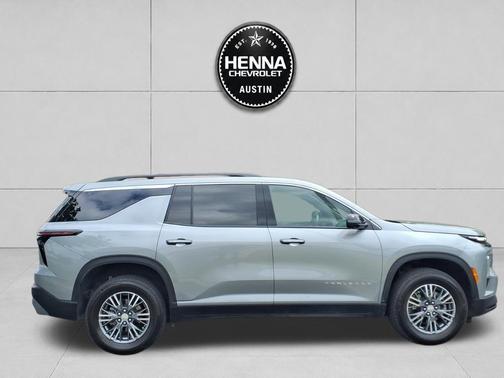 Sterling Gray Metallic 2025 Chevrolet Traverse LT