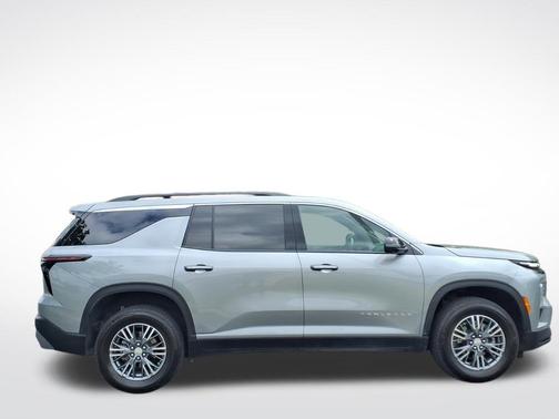 Sterling Gray Metallic 2025 Chevrolet Traverse LT