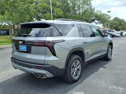 Sterling Gray Metallic 2025 Chevrolet Traverse LT