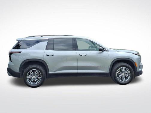Sterling Gray Metallic 2025 Chevrolet Traverse LT