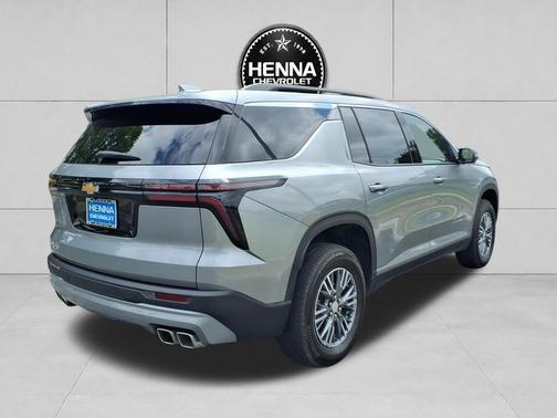 Sterling Gray Metallic 2025 Chevrolet Traverse LT