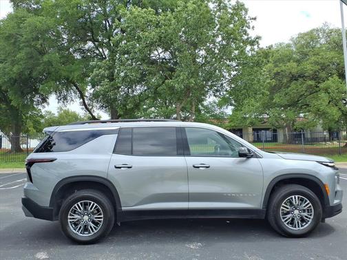 Sterling Gray Metallic 2025 Chevrolet Traverse LT