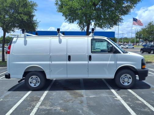 2025 Chevrolet Express 2500 RWD 2500 Regular Wheelbase WT