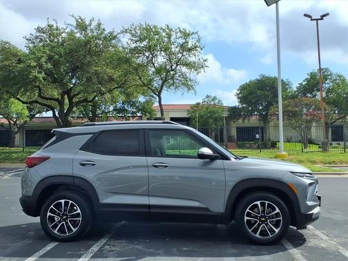 Sterling Gray Metallic 2024 Chevrolet Trailblazer LT