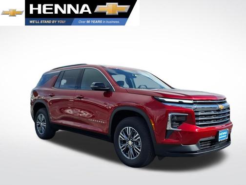 Radiant Red Tintcoat 2026 Chevrolet Traverse LT