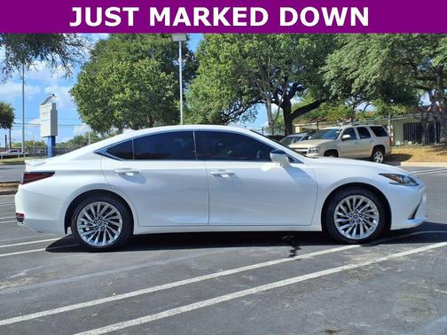 2023 Lexus ES 300h Luxury