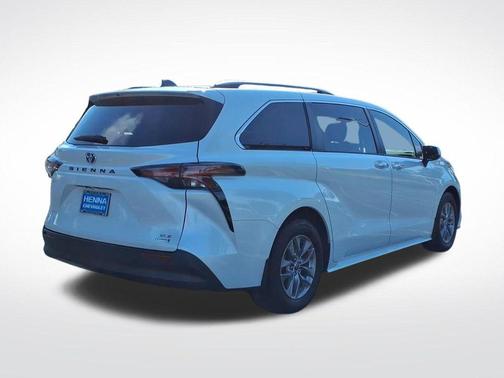 Wind Chill Pearl 2022 Toyota Sienna XLE