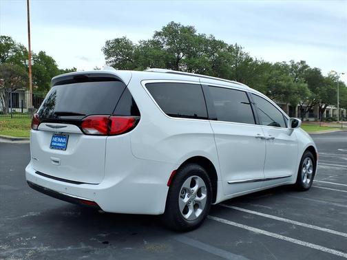 Bright White Clearcoat 2017 Chrysler Pacifica Touring-L