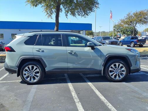 2020 Toyota RAV4 XLE Premium