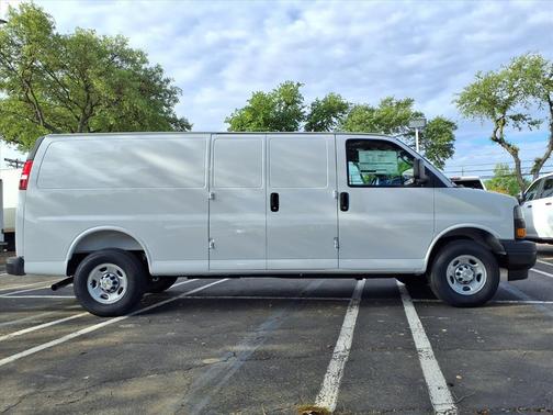 Summit White 2026 Chevrolet Express 2500 2500 Extended Wheelbase, WT, RWD