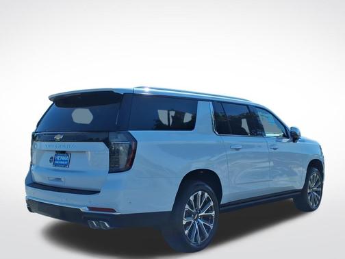 Polar White Tricoat 2026 Chevrolet Suburban High Country, 4WD