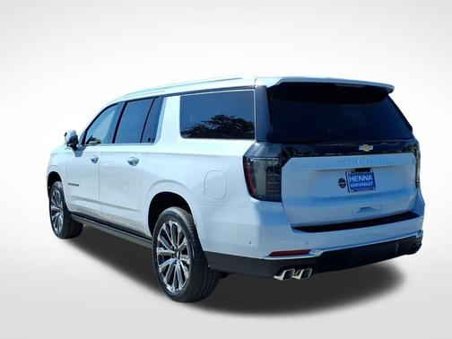Polar White Tricoat 2026 Chevrolet Suburban High Country, 4WD