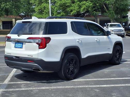 2022 GMC Acadia AWD AT4