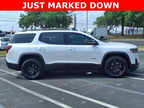 2022 GMC Acadia AWD AT4