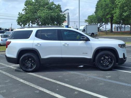 2022 GMC Acadia AWD AT4
