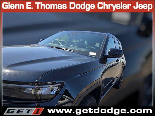Diamond Black Crystal Pearlcoat 2025 Jeep Grand Cherokee Altitude