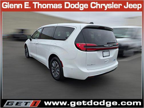 2025 Chrysler Pacifica Hybrid Select