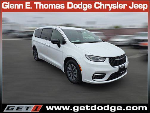 2025 Chrysler Pacifica Hybrid Select
