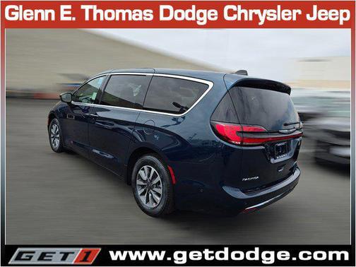 2025 Chrysler Pacifica Hybrid Select