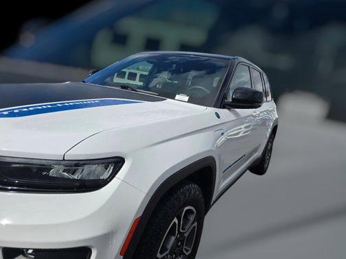 2022 Jeep Grand Cherokee 4xe Trailhawk