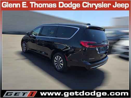 2025 Chrysler Pacifica Hybrid Select
