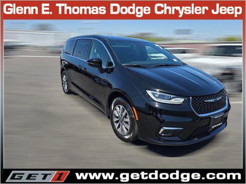 2025 Chrysler Pacifica Hybrid Select