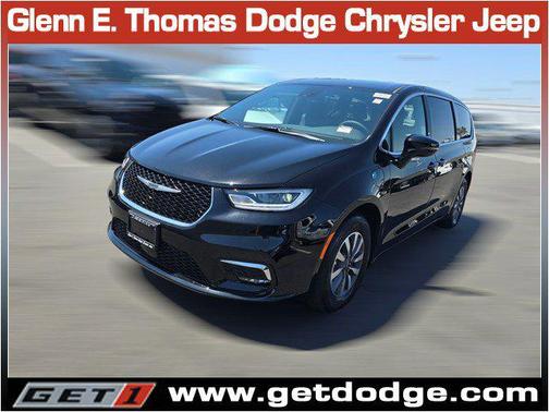2025 Chrysler Pacifica Hybrid Select
