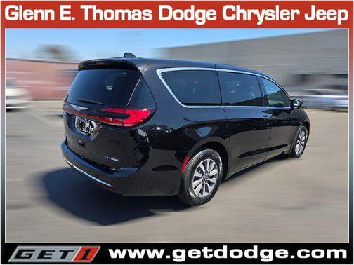 2025 Chrysler Pacifica Hybrid Select