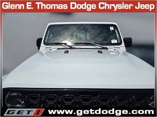 Bright White Clearcoat 2025 Jeep Gladiator Willys