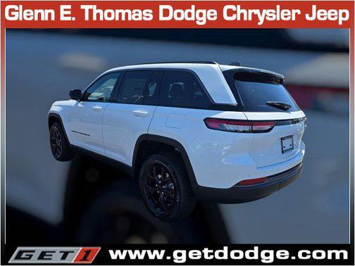 Bright White Clearcoat 2026 Jeep Grand Cherokee Altitude