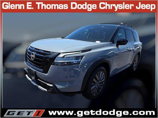 Solid Gray/Super Black 2024 Nissan Pathfinder SL FWD
