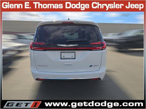 2025 Chrysler Pacifica Hybrid Select