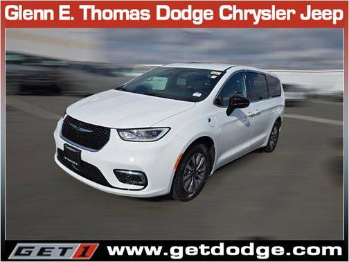 2025 Chrysler Pacifica Hybrid Select