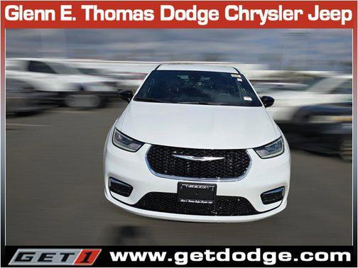 2025 Chrysler Pacifica Hybrid Select