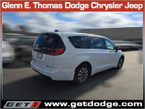 2025 Chrysler Pacifica Hybrid Select