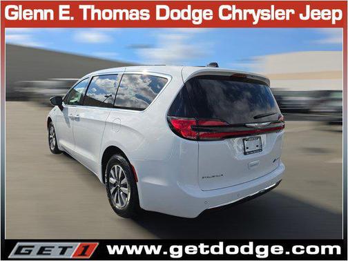 2025 Chrysler Pacifica Hybrid Select