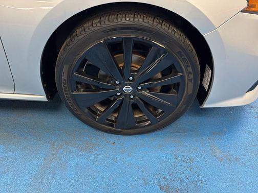 2021 Nissan Altima SR FWD