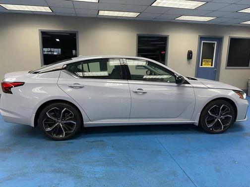 2025 Nissan Altima SR FWD