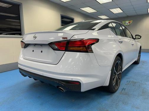 2025 Nissan Altima SR FWD