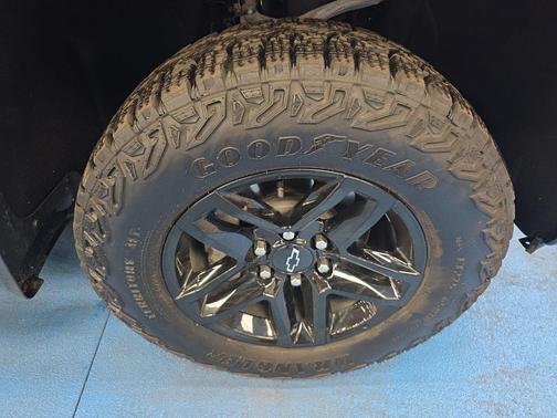 Glacier Blue Metallic 2023 Chevrolet Silverado 1500 Custom Trail Boss