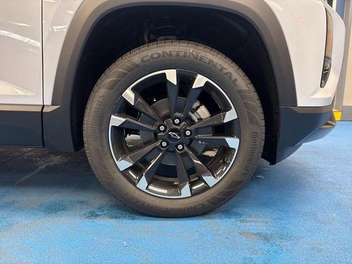 Polar White Tricoat 2026 Chevrolet Equinox AWD RS