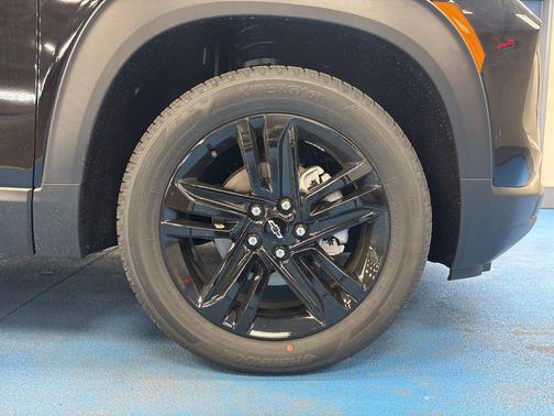 Mosaic Black Metallic 2026 Chevrolet Trailblazer LT