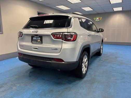 Silver Zynith Metallic Clearcoat 2024 Jeep Compass Latitude