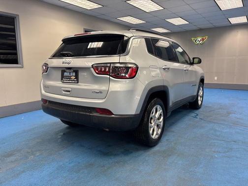 Silver Zynith Metallic Clearcoat 2024 Jeep Compass Latitude