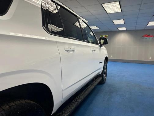 2023 Chevrolet Suburban 4WD Z71