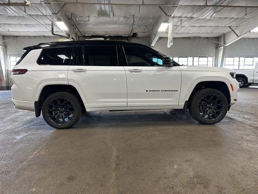 2023 Jeep Grand Cherokee L Summit Reserve